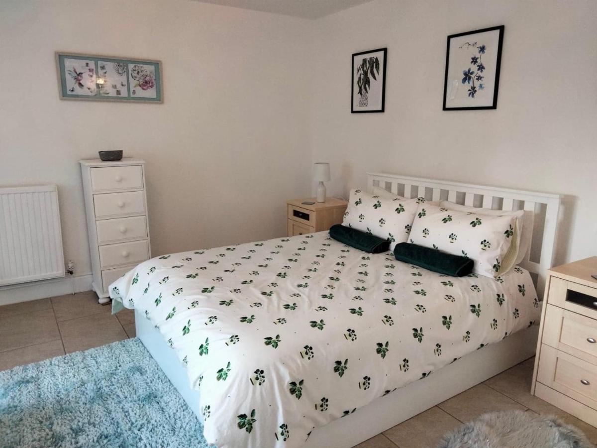 Mountain View Apartment - Short Drive To Beaches Bryngwran Kültér fotó
